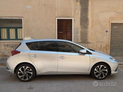 Toyota Auris Hybrid
