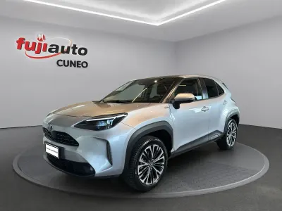 Usata Toyota Yaris Hybrid Lounge 116 CV (85 kW) 2022 Silver met