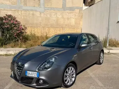Usata Alfa Romeo Giulietta 105 CV (77 kW) 2014 Grigio Utilitaria
