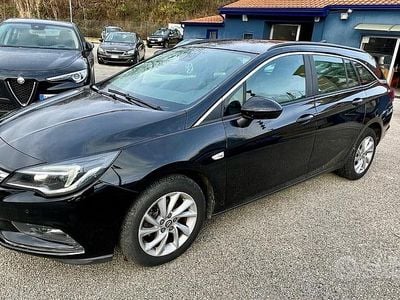 Usata Opel Astra Innovation 110 CV (80 kW) 2018 Nero Station wagon