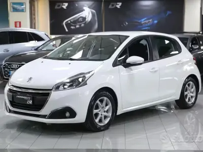Gebraucht Peugeot 208 Active 82 PS (60 kW) 2017 Weiß Kleinwagen