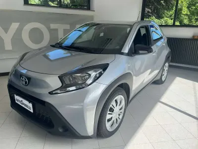 Usata Toyota Aygo X Active 72 CV (52 kW) 2022 Argento SUV