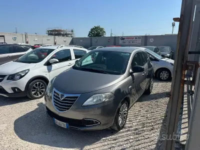 Usata Lancia Ypsilon Platinum 69 CV (50 kW) 2014 Grigio Utilitaria