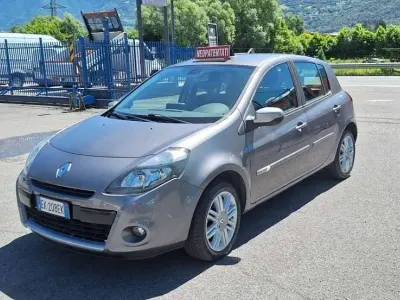 Usata Renault Clio III 75 CV (55 kW) 2011 Grigio Berlina