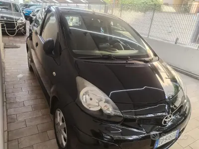 Usata Toyota Aygo Connect Style 68 CV (50 kW) 2010 Nero Utilitaria