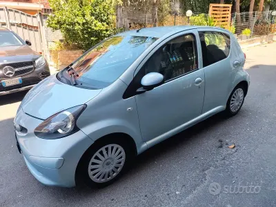 Usata Toyota Aygo 68 CV (50 kW) 2006 Bluazzurro Utilitaria