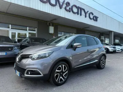 Usata Renault Captur 90 CV (66 kW) 2014 Grigio SUV