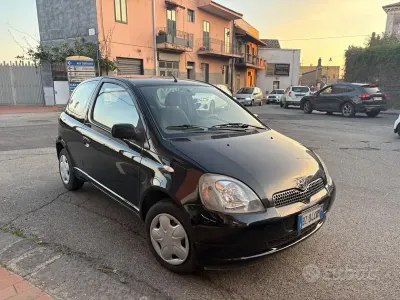 Usata Toyota Yaris Sol 75 CV (55 kW) 2002 Nero Berlina