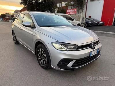 Usata VW Polo Style 90 CV (66 kW) 2022 Grigio Utilitaria