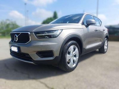 Usata Volvo XC40 Momentum 129 CV (94 kW) 2021 Pebble grey SUV