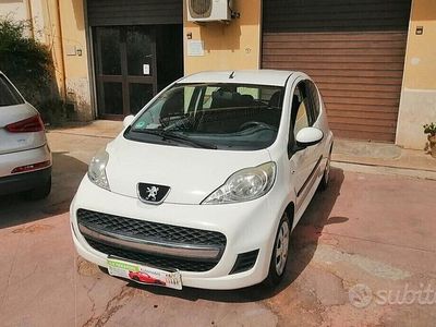 Usata Peugeot 107 67 CV (49 kW) 2009 Bianco Utilitaria