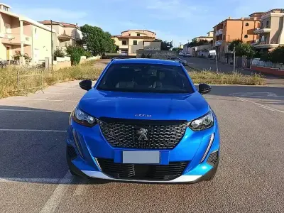 Usata Peugeot 2008 Allure 130 CV (95 kW) 2023 Blu SUV