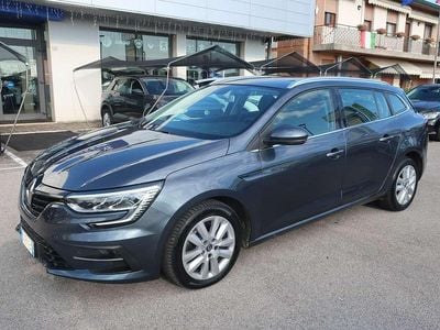 Usata Renault Mégane IV Business 116 CV (85 kW) 2022 Grigio titanio met. Station wagon