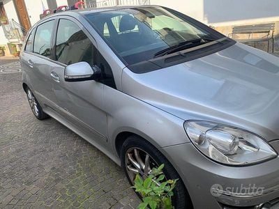 Usata Mercedes B200 140 CV (102 kW) 2008 Grigio Monovolume