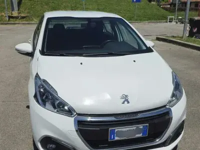 Usata Peugeot 208 Active 75 CV (55 kW) 2016 Bianco Utilitaria