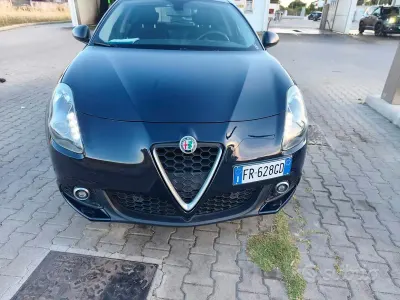Usata Alfa Romeo Giulietta 120 CV (88 kW) 2018 Bluazzurro Utilitaria