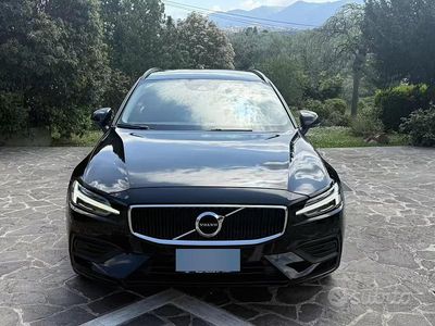 Usata Volvo V60 Business Edition 150 CV (110 kW) 2019 Nero Station wagon