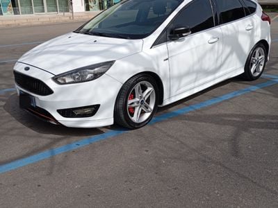 Usata Ford Focus ST-Line 120 CV (88 kW) 2016 Bianco Berlina
