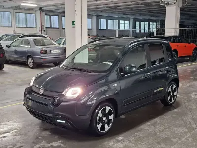 Nuova Fiat Panda Cross 65 CV (47 kW) 2026 Verde foresta (468) Utilitaria