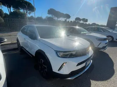 Usata Opel Mokka Elegance 131 CV (96 kW) 2022 Bianco SUV