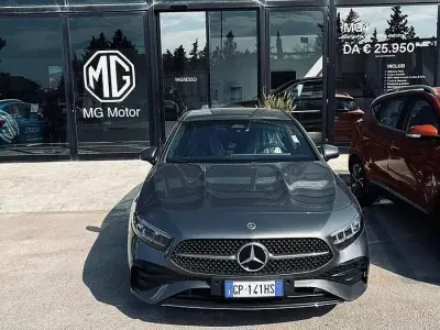 Usata Mercedes A180 116 CV (85 kW) 2023 Grigio Berlina