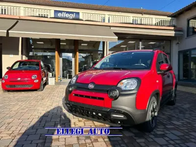 Ny Fiat Panda Cross Cross 69 HK (50 kW) 2026 Röd Halvkombi