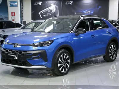 Nuova VW T-Roc Life 116 CV (85 kW) 2026 Celestial blue met. SUV