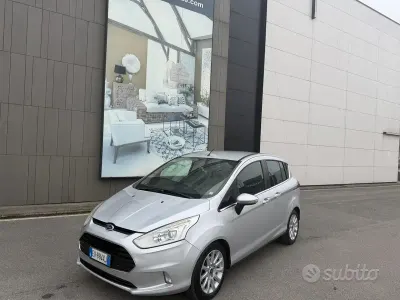 Usado Ford B-MAX Individual 95 CV (69 kW) 2014 Gris Monovolumen