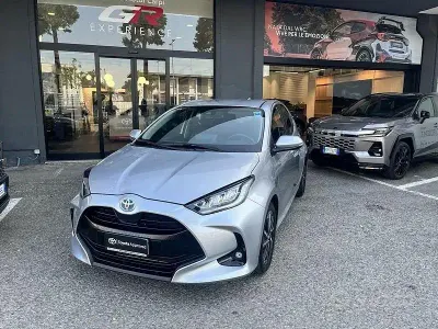Usata Toyota Yaris Hybrid Trend 116 CV (85 kW) 2022 Grigio Berlina