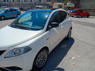 Usata Lancia Ypsilon 95 CV (69 kW) 2014 Bianco Utilitaria