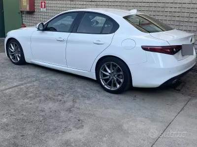 Usata Alfa Romeo Giulia Super 180 CV (132 kW) 2017 Bianco Berlina