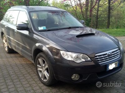 usata Subaru Outback 4x4 diesel station wagon