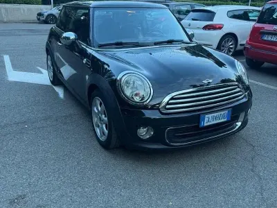 Usata Mini ONE 75 CV (55 kW) 2012 Nero Utilitaria
