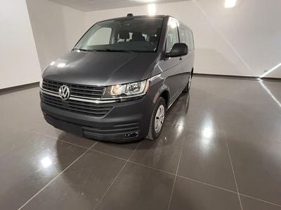 Usata VW Caravelle 150 CV (110 kW) 2023 Grigio indio metallizzato Monovolume