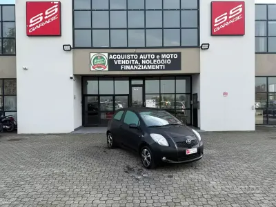 Usado Toyota Yaris 90 CV (66 kW) 2007 Gris Utilitario