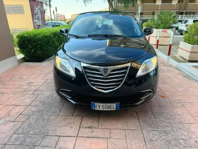 Usata Lancia Ypsilon 69 CV (50 kW) 2015 Nero Utilitaria