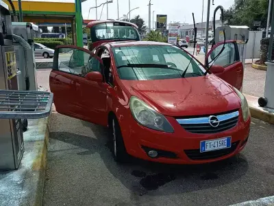 Usata Opel Corsa 80 CV (58 kW) 2007 Rosso Utilitaria