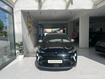 Usata Renault Captur Techno 91 CV (66 kW) 2025 Nero grigio metallizzato SUV