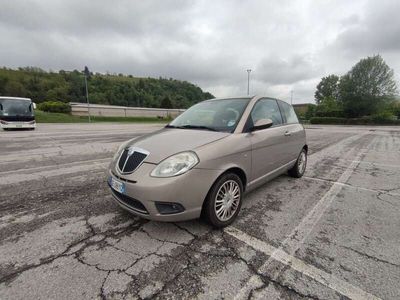 usata Lancia Ypsilon 2006 80.000km neopatentati