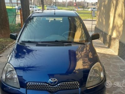 Usata Toyota Yaris 68 CV (50 kW) 2001 Blu Utilitaria
