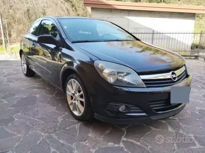 Usata Opel Astra 105 CV (77 kW) 2006 Nero Berlina