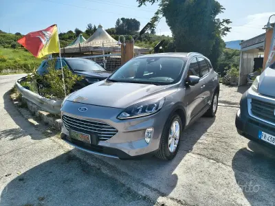 Begagnad Ford Kuga Titanium 120 HK (88 kW) 2022 Grå SUV