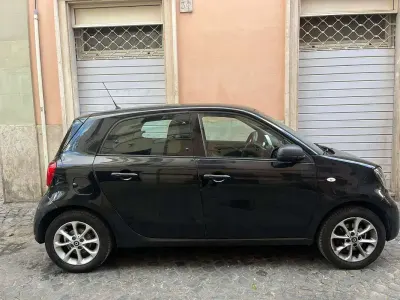 Begagnad Smart ForFour Passion 71 HK (52 kW) 2016 Svart Halvkombi