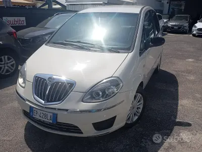 Usata Lancia Musa 77 CV (56 kW) 2012 Bianco Monovolume