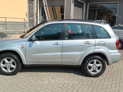 Usado Toyota RAV4 Sol 116 CV (85 kW) 2003 Plateado SUV