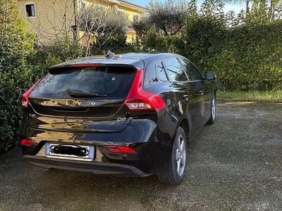 Usata Volvo V40 120 CV (88 kW) 2017 Nero Berlina