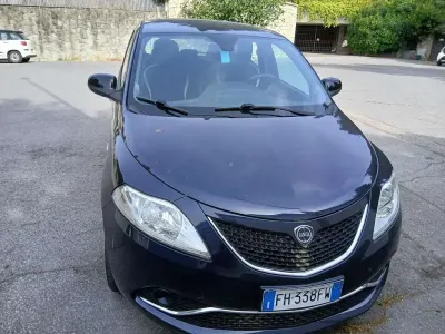 Usata Lancia Ypsilon Gold 69 CV (50 kW) 2017 Nero Utilitaria