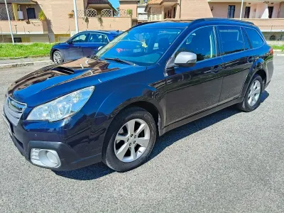 Usado Subaru Outback 151 CV (111 kW) 2015 Azul Familiar