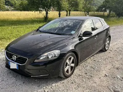 Usata Volvo V40 Momentum 150 CV (110 kW) 2015 Berlina