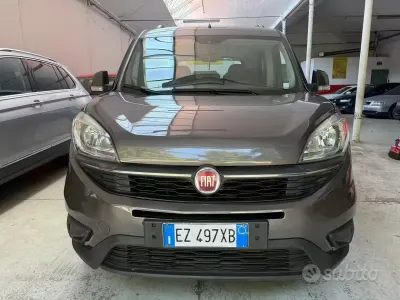 Usata Fiat Doblò 90 CV (66 kW) 2015 Grigio Monovolume
